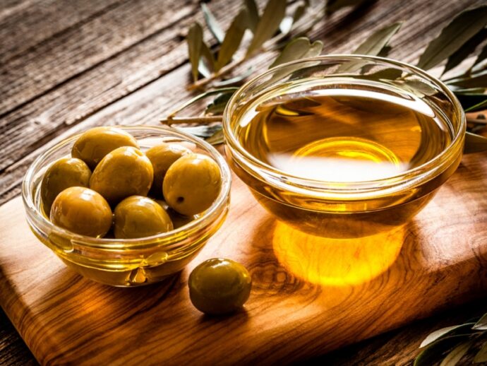 Qırışları və sızanaqları zeytun yağı ilə yox edin