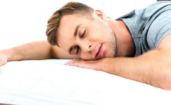 Yastıqsız yatmağın faydaları – Kimlərə məsləhətdir?