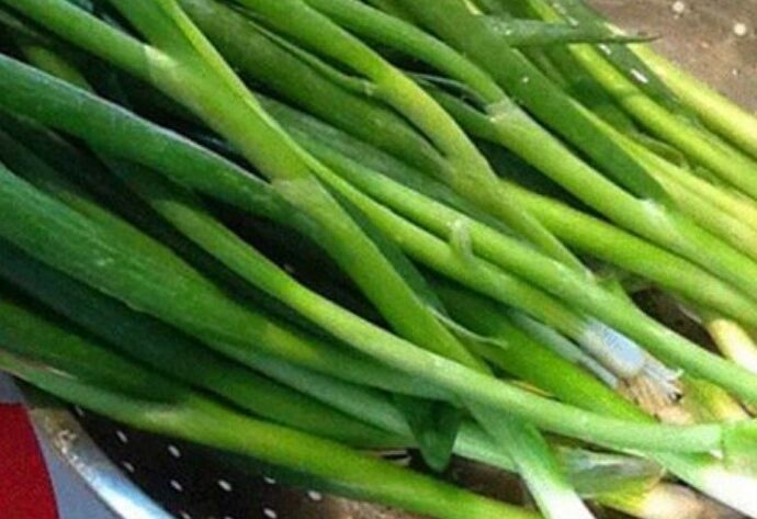 Yaşıl soğanın daha bir ağlagəlməz faydası
