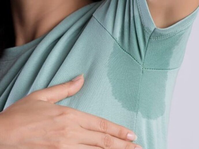 İsti havada çox tərləyənlər üçün 3 çarə