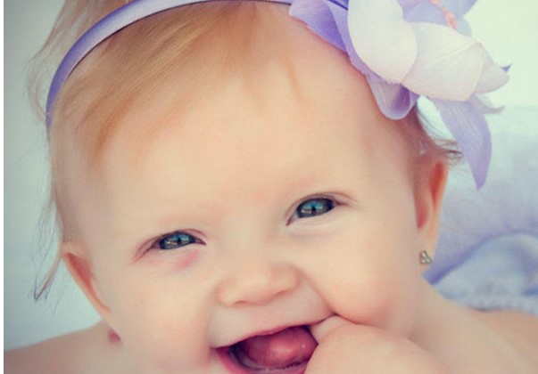 Qız uşaqlarının qulağını 2-5 aylığında deşdirin — Tanınmış pediatr